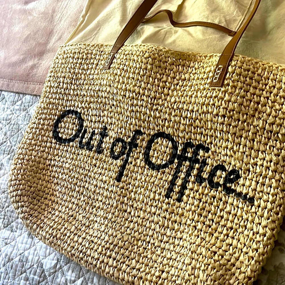 Beautiful out of office summer bag